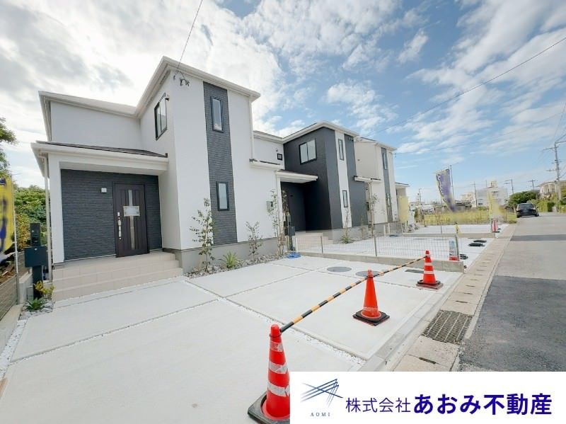 New 4LDK House with 3 Car Parks in Uruma City, Okinawa - Thumbnail 2