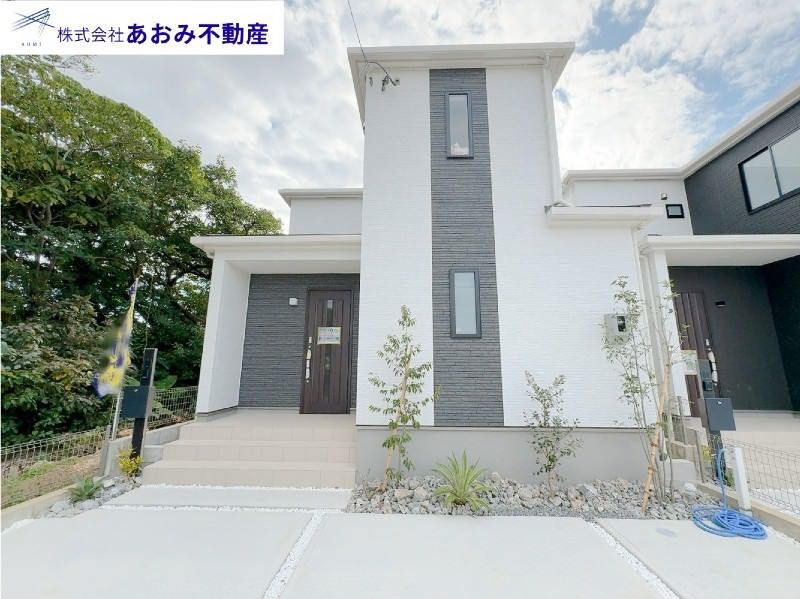 New 4LDK House with 3 Car Parks in Uruma City, Okinawa - Thumbnail 3