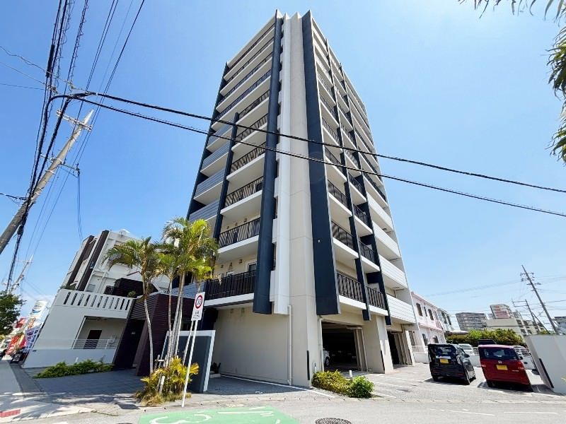 3LDK Corner Apartment for Sale in Granz Miyazato, Okinawa City - Thumbnail 2