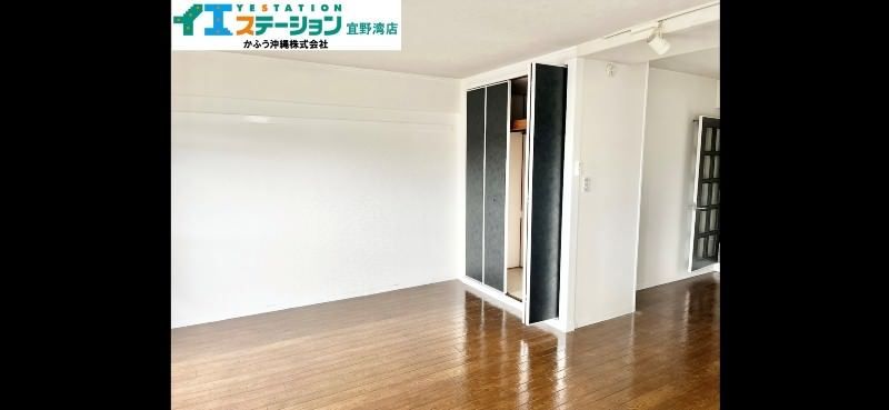 Isahama Seaside Mansion 1LDK Apartment for Sale in Ginowan, Okinawa - Thumbnail 4