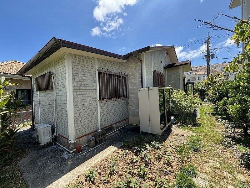 Onna Village 2LDK House with Garden for Sale in Okinawa - Image 1