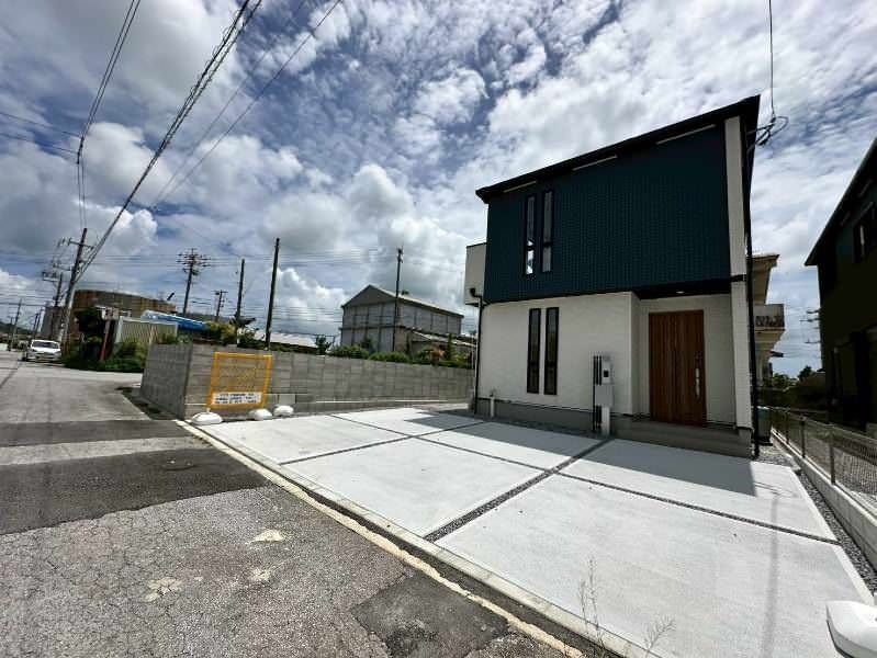 New 4LDK House in Uruma City, Okinawa - Thumbnail 2