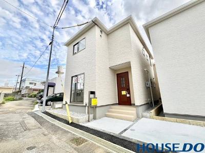 Modern 2LDK House in Kadena Town with Dual Parking — Image 1, Kadena, Okinawa