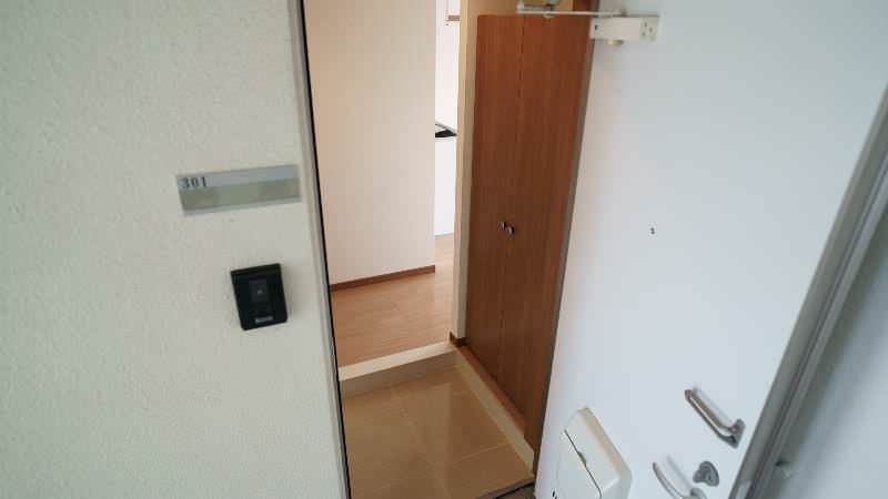 2DK Apartment with Garden & Free Parking in Okinawa City - Thumbnail 4