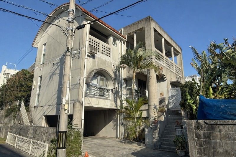 4LDK Reinforced Concrete House with Garden in Uruma, Okinawa - Thumbnail 3