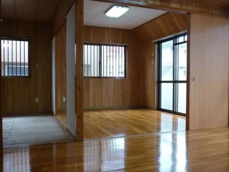 2DK Apartment for Rent in Tomigusuku, Okinawa - Thumbnail 2