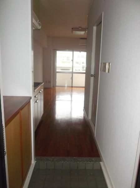1R Apartment for Rent in Naha Tsubogawa, Okinawa - 47,000 Yen - Thumbnail 3