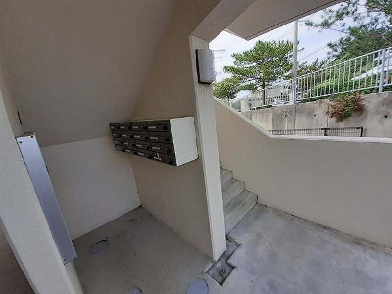 2LDK Apartment for Rent in Yaese Town, Okinawa with Free Internet - Thumbnail 3