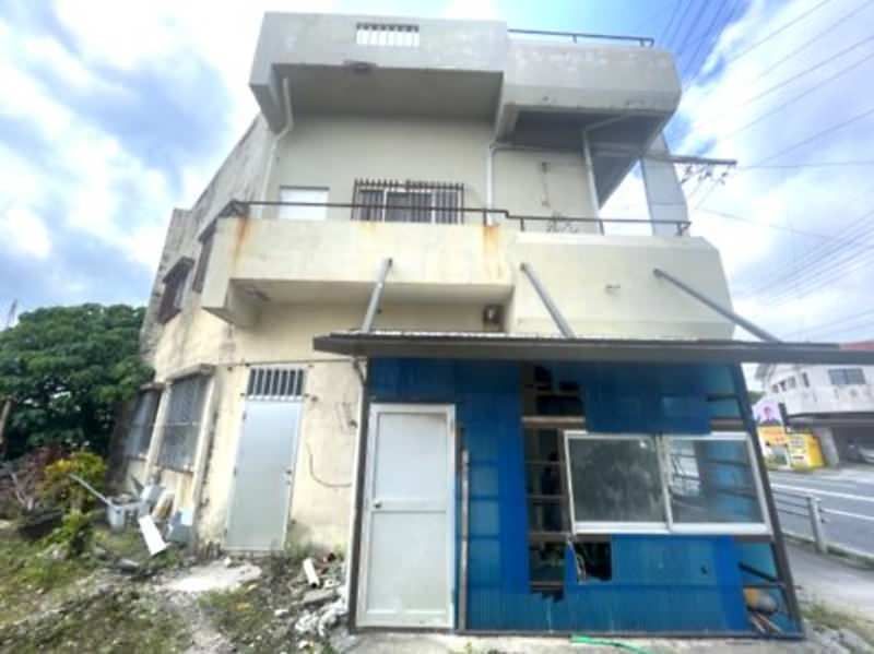Shop with 5LDK Residence for Sale in Okinawa City - Thumbnail 2