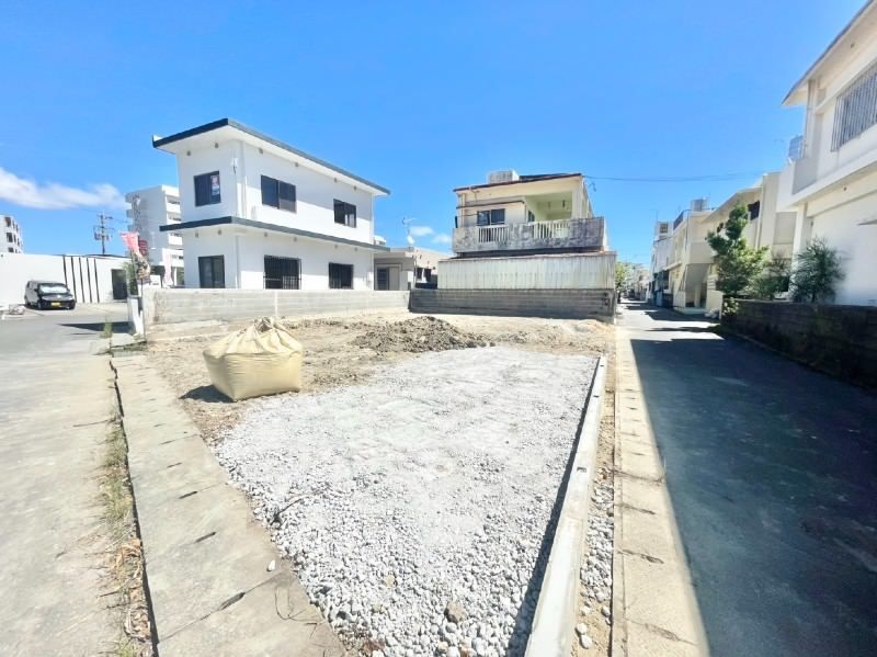 New 3LDK House in Okinawa City with Corner Lot & 4 Parking - Thumbnail 3