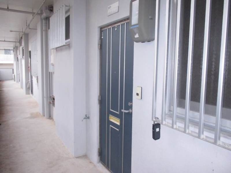 2DK Apartment for Rent in Ginowan, Okinawa | 46 sqm, Near Route 330 - Thumbnail 3