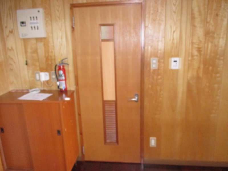 2DK Apartment for Rent in Ginowan, Okinawa | 46 sqm, Near Route 330 - Thumbnail 4