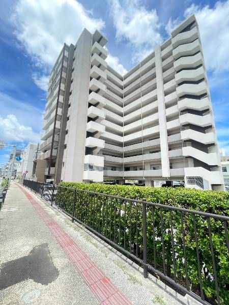 Top-Floor 3LDK Apartment with Ocean View in Ginowan, Okinawa - Image 1
