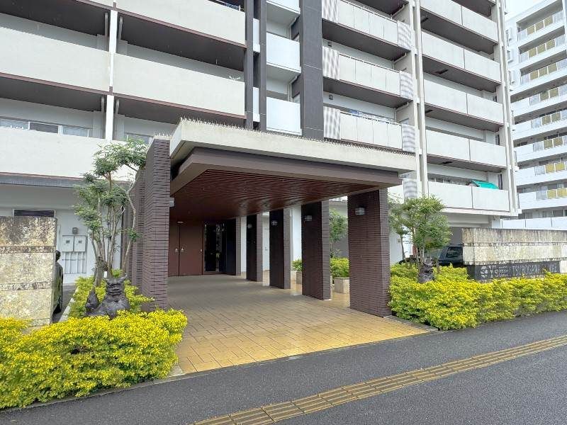 3LDK Apartment for Rent near Tsubogawa Station, Naha - Thumbnail 2