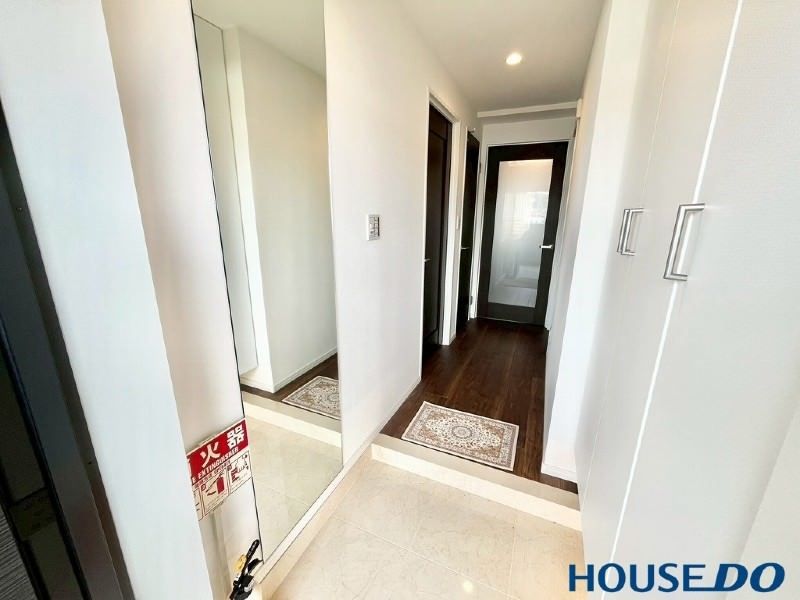Modern 2LDK Apartment with Sunrise Views in Okinawa City - Thumbnail 4