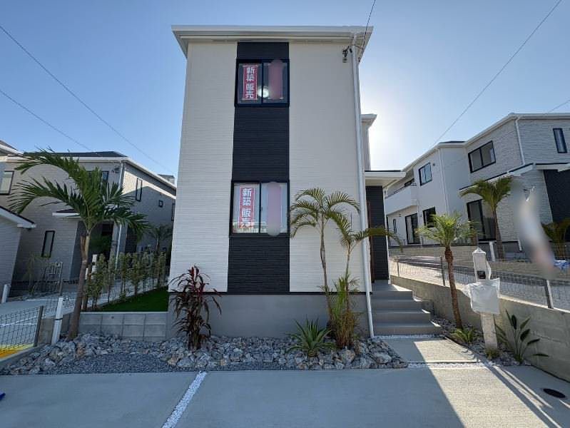 New 4LDK House for Sale in Yonabaru, Okinawa - 2026 Completion - Thumbnail 2