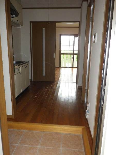 1K Apartment for Rent in Tomigusuku, Okinawa - 40,000 Yen - Thumbnail 3