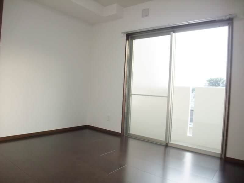 1K Apartment for Rent in Nakagusuku Village, Okinawa - Thumbnail 4