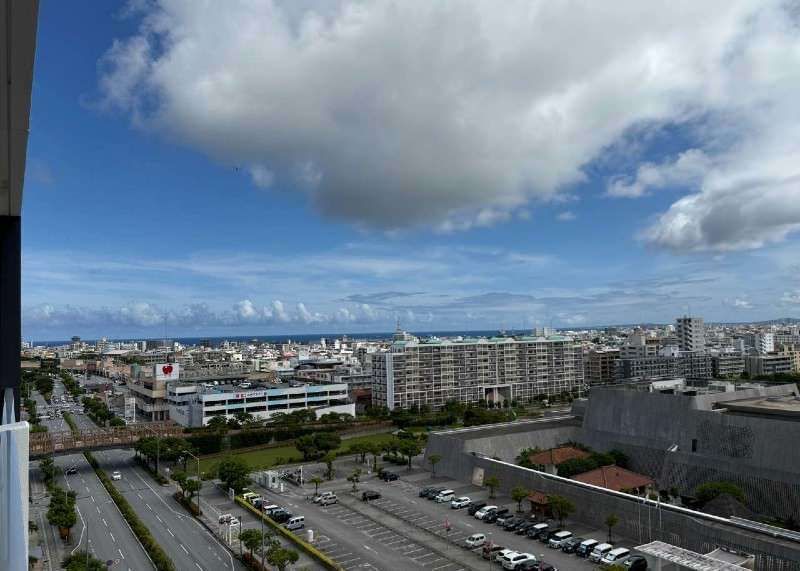 Presence Lodge Omoromachi Rêve 4LDK Condo with Sea Views in Naha - Thumbnail 3