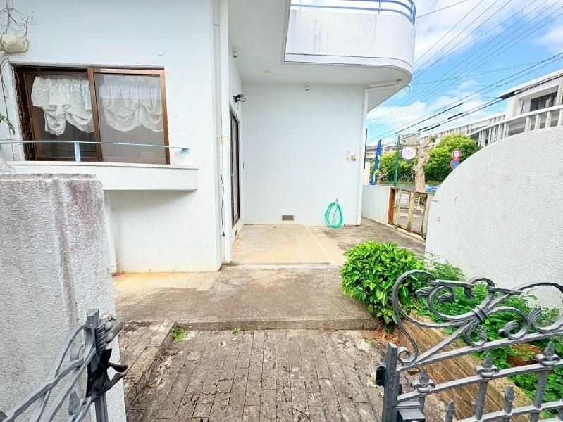 4LDK RC House with 4-Car Parking in Uruma Midorimachi - Thumbnail 2