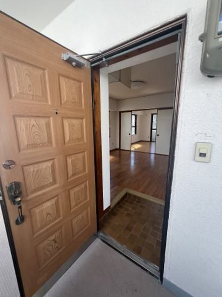 2DK Apartment for Rent in Ginowan, Okinawa - Thumbnail 2