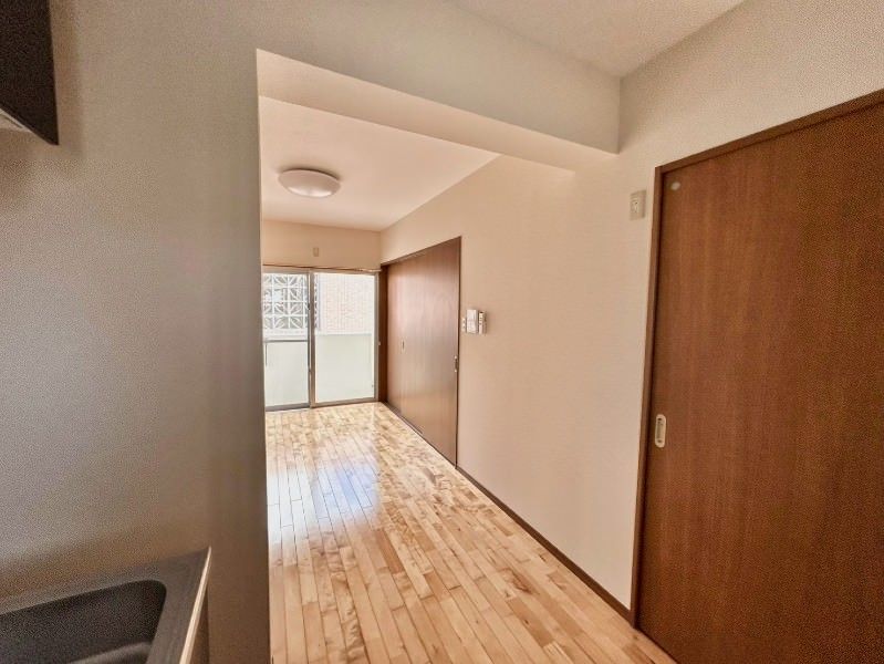 1LDK Apartment for Rent in Nago, Okinawa with Free Internet & Parking - Thumbnail 2