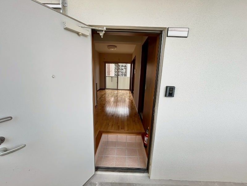 1LDK Apartment for Rent in Nago, Okinawa with Free Internet & Parking - Thumbnail 4