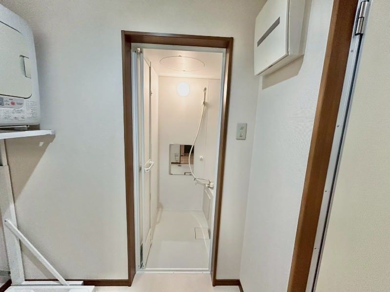 1LDK Apartment for Rent in Nago, Okinawa with Free Internet & Parking - Thumbnail 3