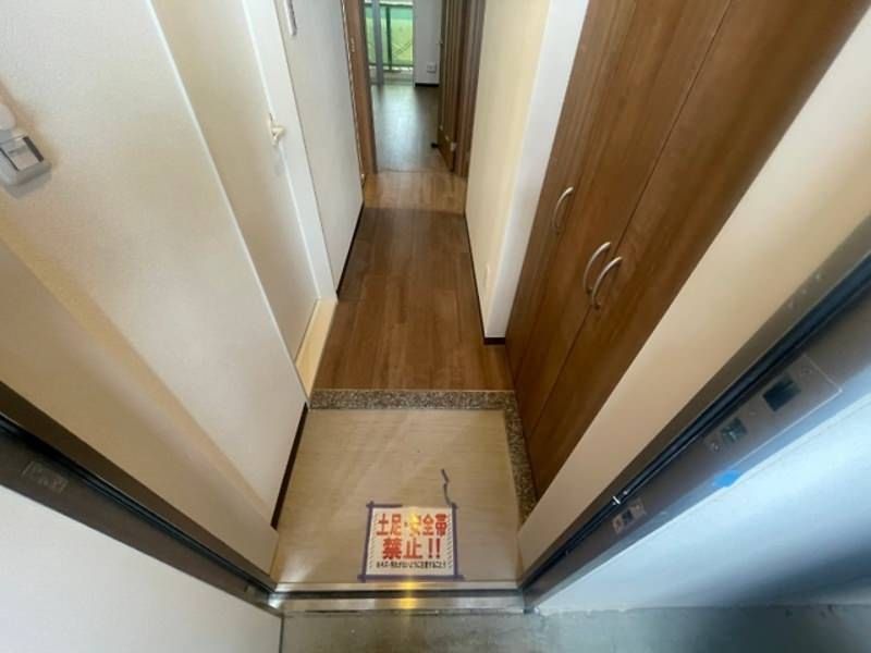 New 2024 2DK Apartment with Auto-Lock in Urasoe, Okinawa - Thumbnail 3