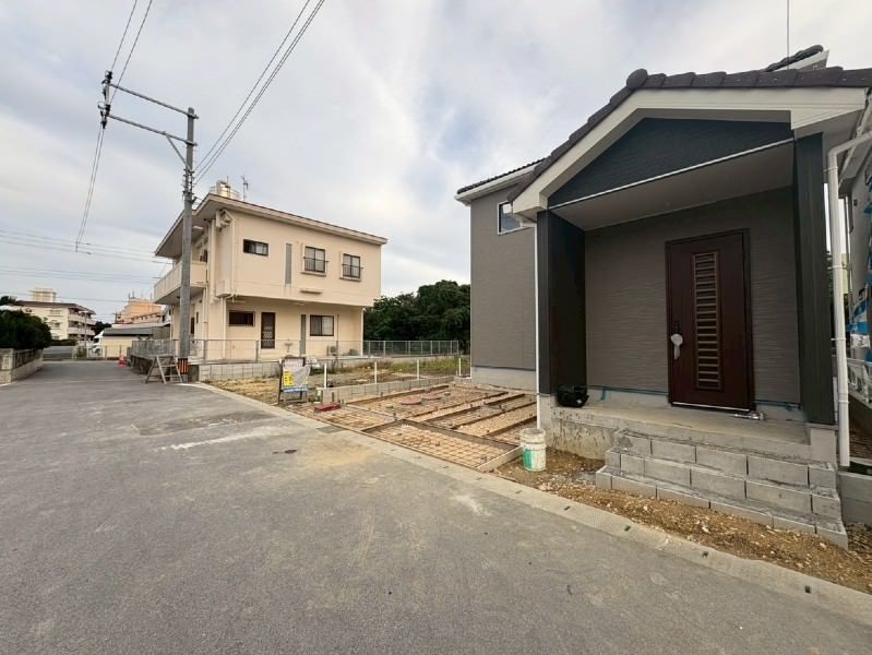 New 4LDK House for Sale in Uruma, Okinawa with Tile Roof - Thumbnail 4