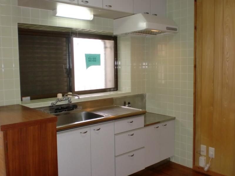 Mikaru Apartment: 1DK with Free Wi-Fi in Ginowan, Okinawa - Thumbnail 4
