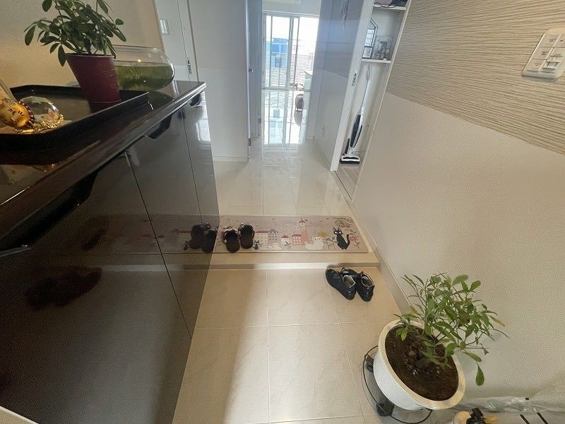 2LDK Condo near Miebashi Station, Naha | Pet-Friendly & Great View - Thumbnail 4