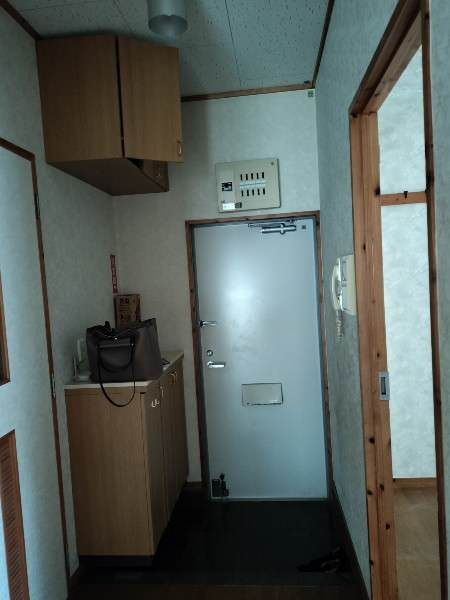 3DK Apartment for Rent in Ginowan, Okinawa with Elevator - Thumbnail 3