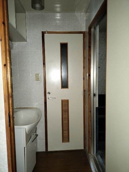 3DK Apartment for Rent in Ginowan, Okinawa with Elevator - Thumbnail 4