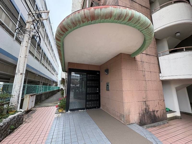 Fine Ginowan 3LDK Apartment for Sale Near Okinawa Intl University - Thumbnail 3