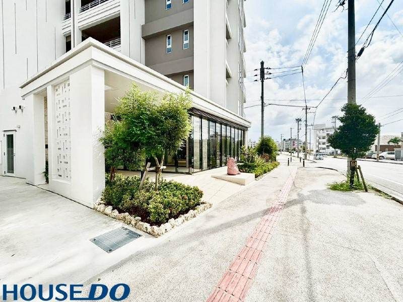 Luxury 3LDK Apartment with Ocean View & Roof Balcony in Chatan, Okinawa - Thumbnail 3