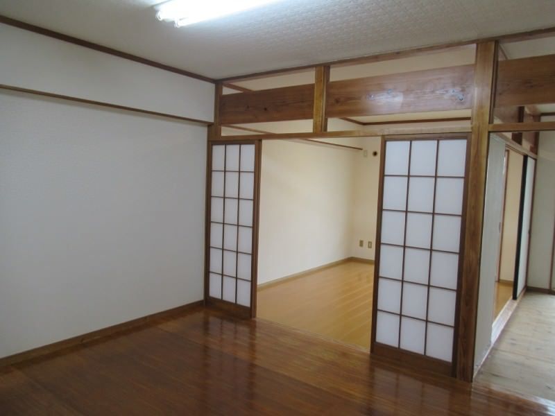2DK Apartment for Rent in Urasoe Shiroma, Okinawa - 51,000 JPY - Thumbnail 4
