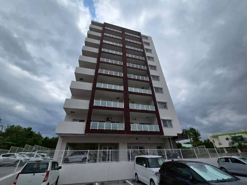 2LDK Corner Apartment for Sale in Okinawa City, Pet Friendly - Thumbnail 2