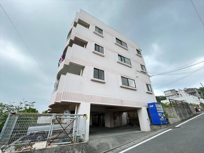 Mansion Breeze Bay 1R Apartment for Rent in Onna Village, Okinawa - Image 1