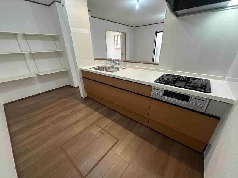 New 4LDK House in Uruma City Okinawa with 3 Parking Spaces - Thumbnail 4
