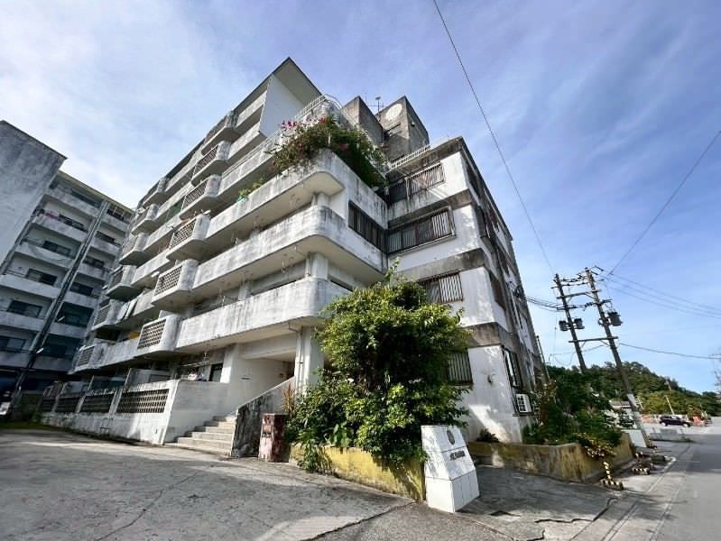 Maison S&K Yogi B Building 3LDK Condo for Sale in Okinawa City - Thumbnail 2