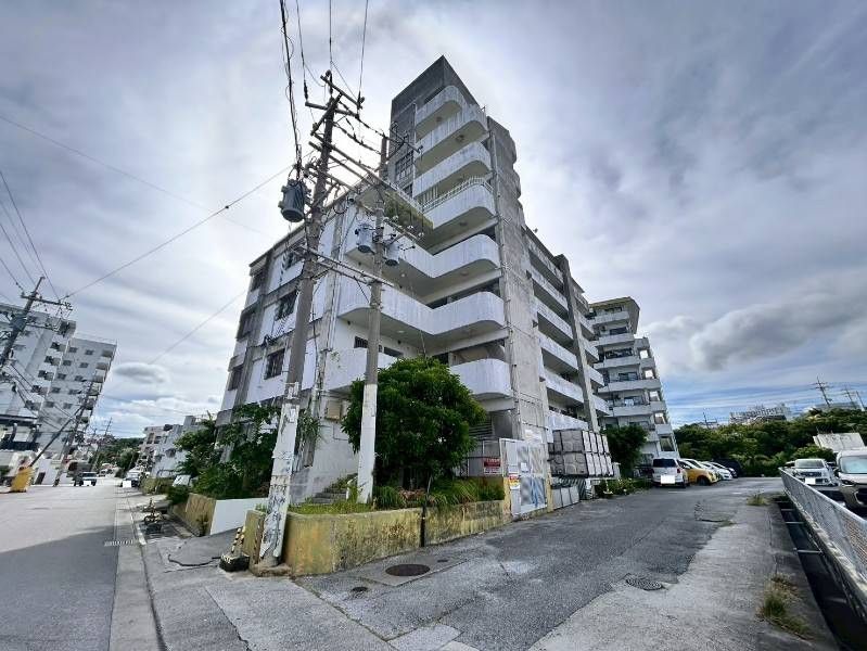 Maison S&K Yogi B Building 3LDK Condo for Sale in Okinawa City - Thumbnail 3