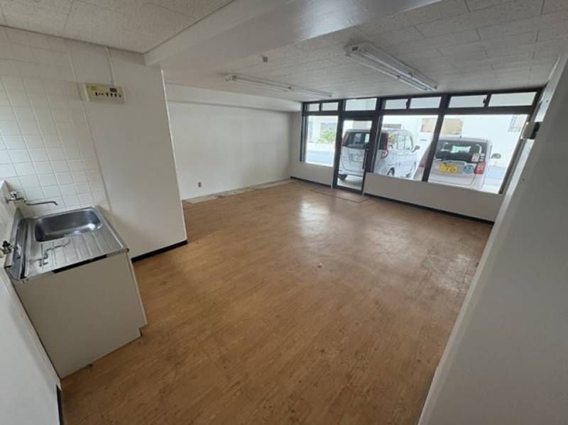 Urasoe City Office Rental | Ground Floor RC Building | 31.1 sqm - Thumbnail 4