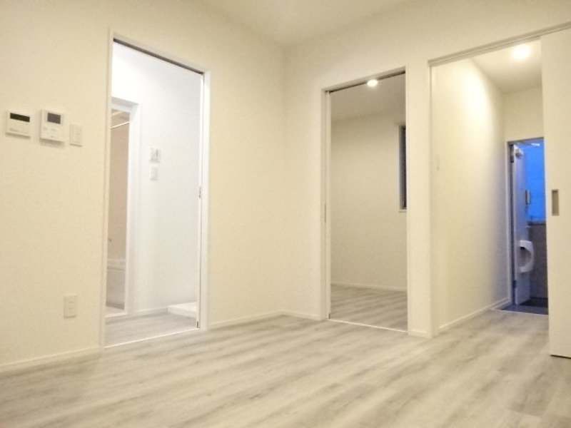Modern 2LDK Apartment for Rent in Uruma City, Okinawa - Thumbnail 4