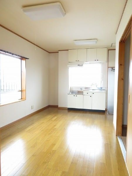 2DK Apartment for Rent in Uruma City, Okinawa with Free Parking - Thumbnail 3