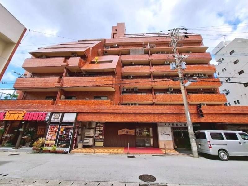 Renovated 2LDK Corner Apartment in Naha, Okinawa with Auto-Lock - Thumbnail 4