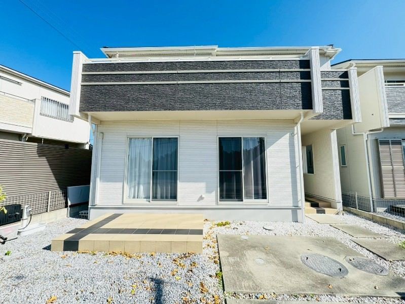 2021-Built 4LDK House with 3 Car Parking in Uruma, Okinawa - Thumbnail 3