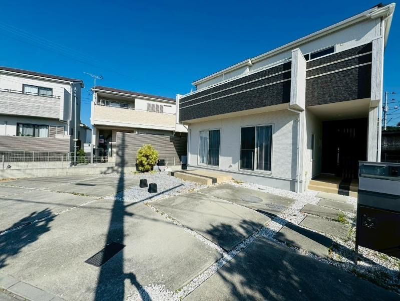 2021-Built 4LDK House with 3 Car Parking in Uruma, Okinawa - Thumbnail 4