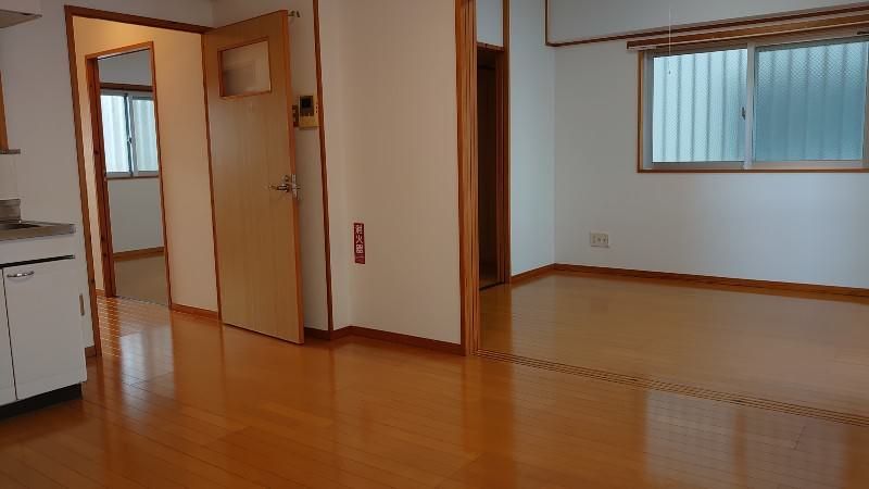 2LDK Apartment for Rent in Toyosaki, Tomigusuku, Okinawa - Thumbnail 2