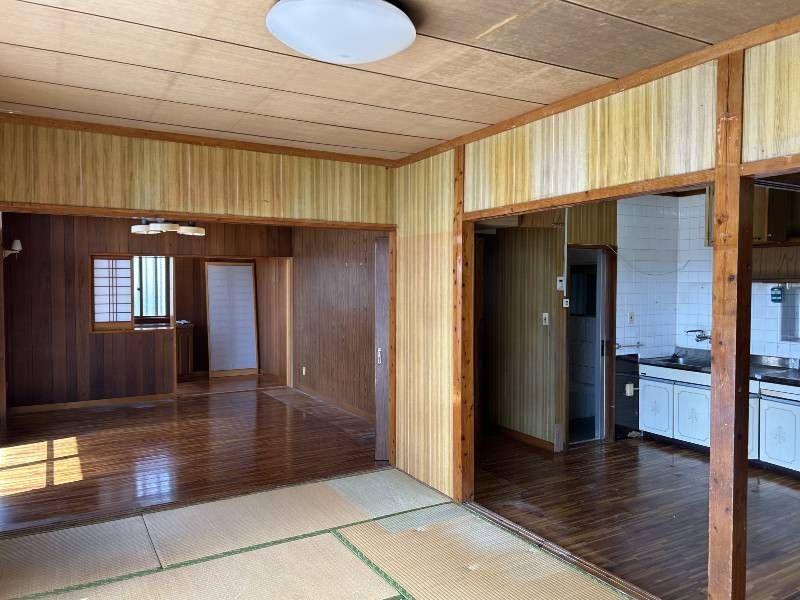 4LDK Hilltop House with Views in Naha City, Okinawa - Thumbnail 3